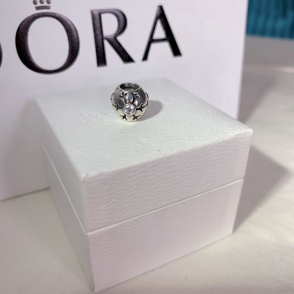 Pandora Snowflake Charm - Picture 2 of 4